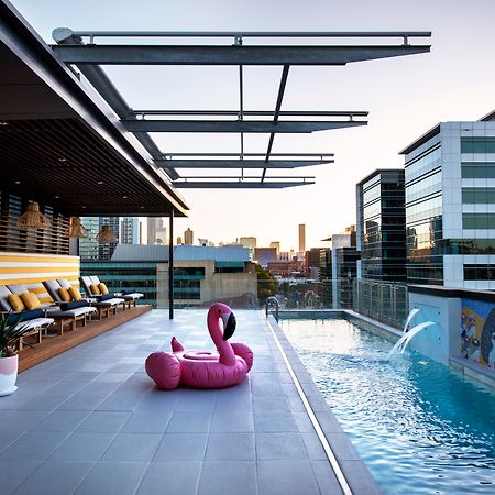 Ovolo The Valley Brisbane Exteriör bild Rooftop pool at the Hotel