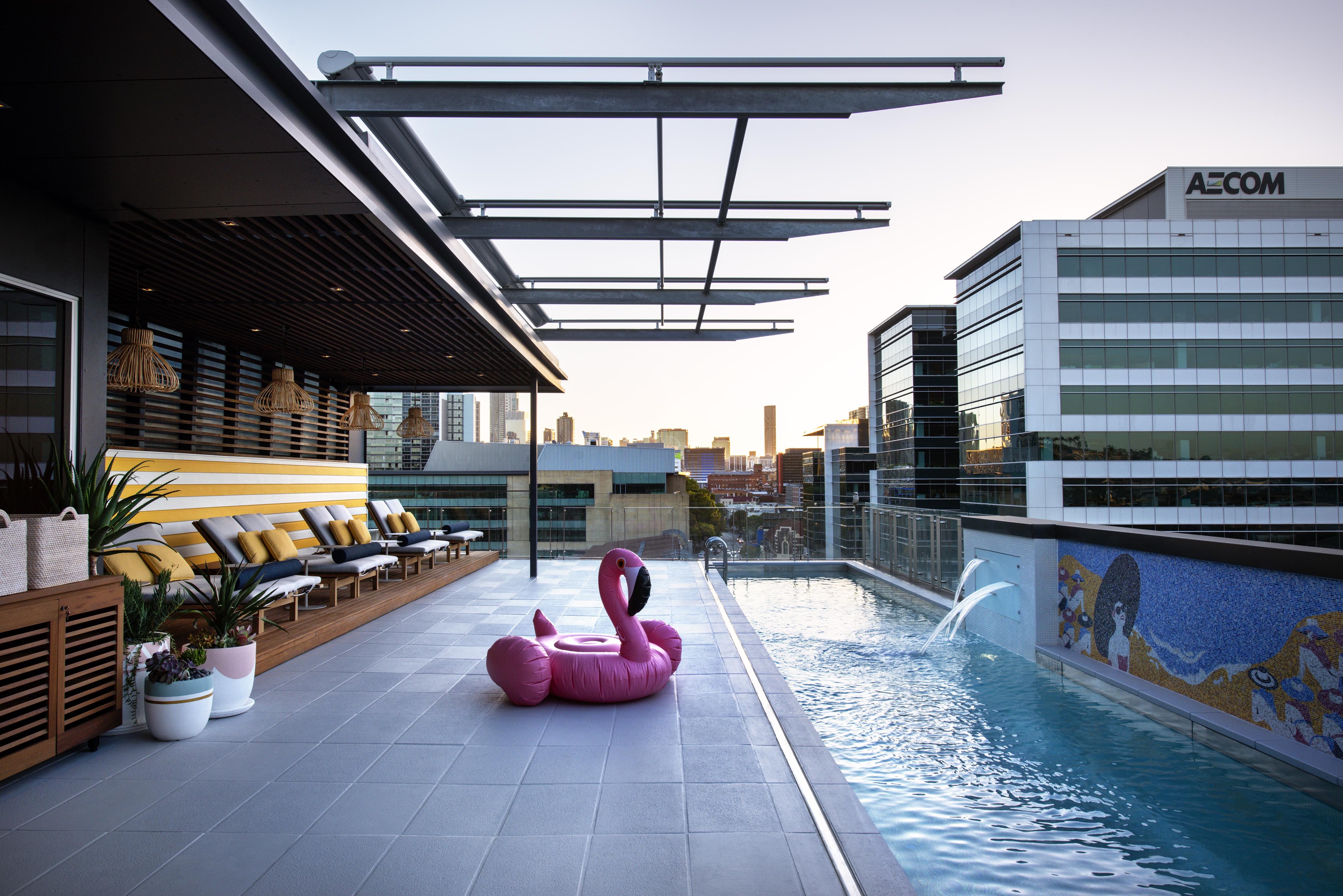 Ovolo The Valley Brisbane Exteriör bild Rooftop pool at the Hotel