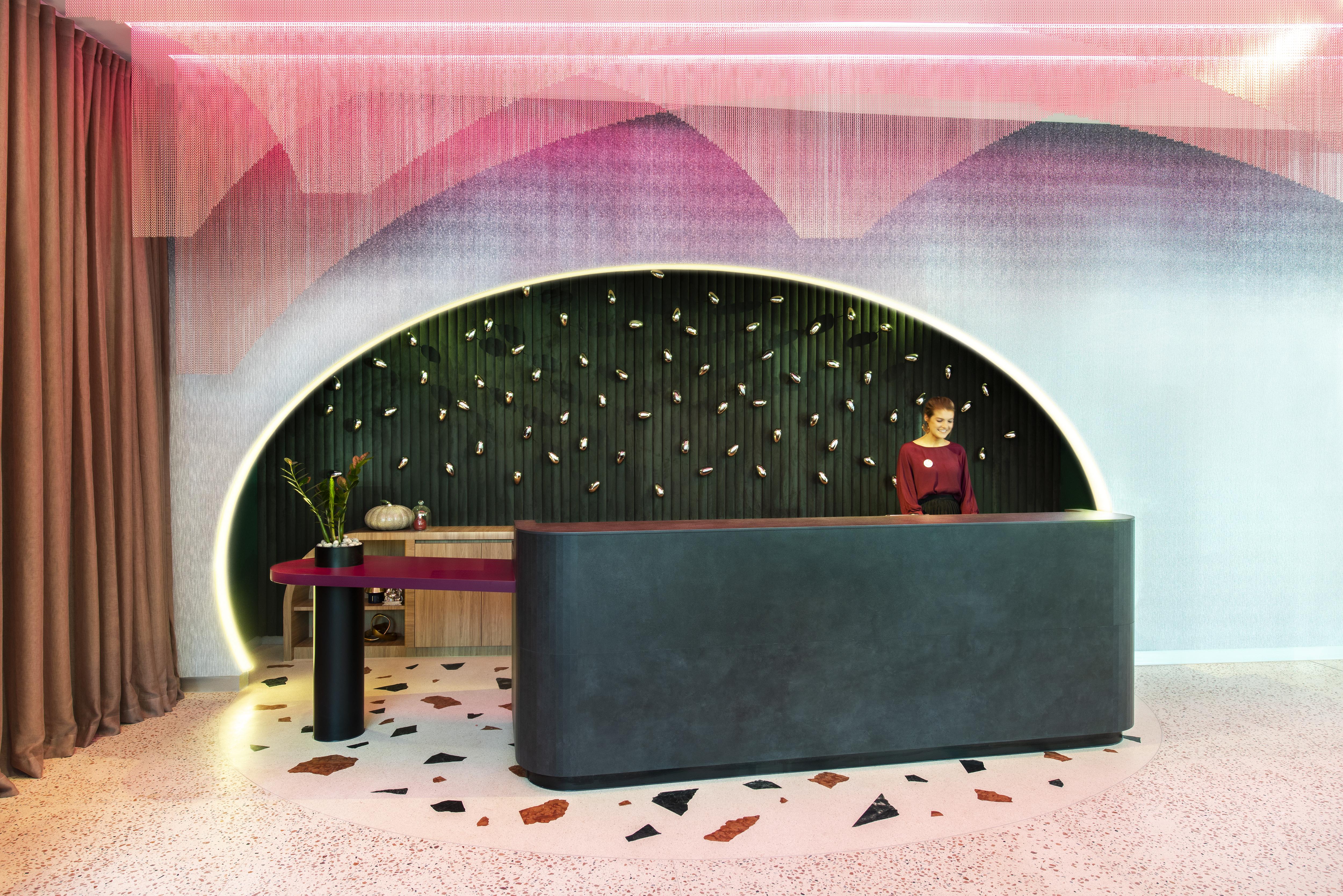 Ovolo The Valley Brisbane Exteriör bild The reception desk at the hotel