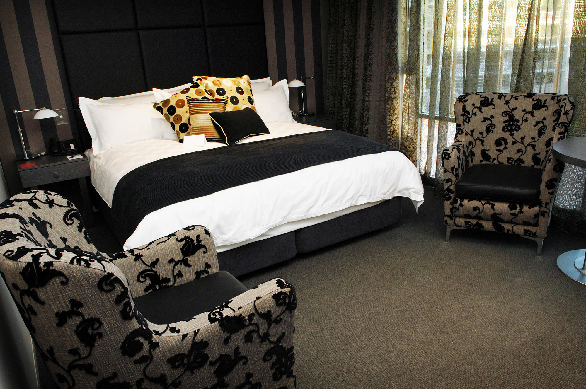 Ovolo The Valley Brisbane Exteriör bild A room at the hotel